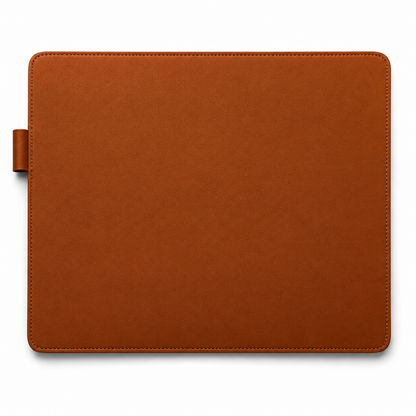 Detale skórzanego etui na laptopa, brązowy kolor.