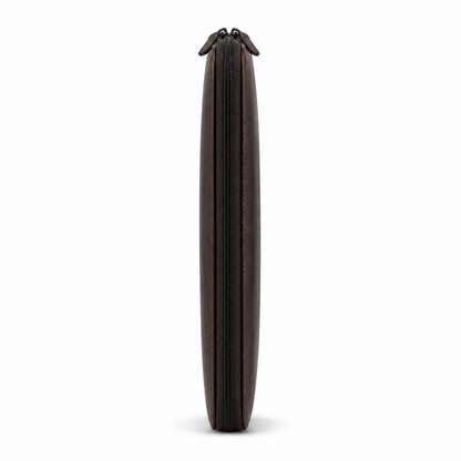Solidne zamknięcie etui na laptopa.