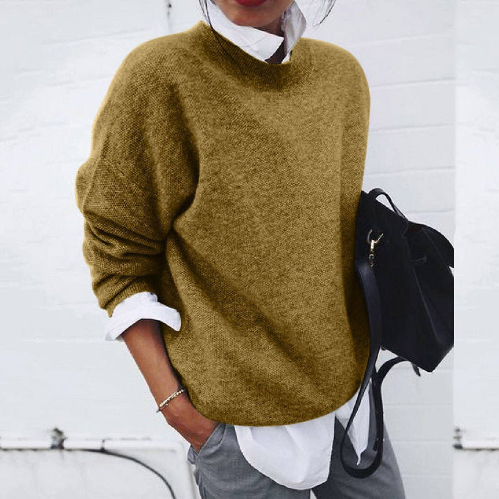 Stylowy sweter kaszmirowy w eleganckim kolorze, widok z przodu