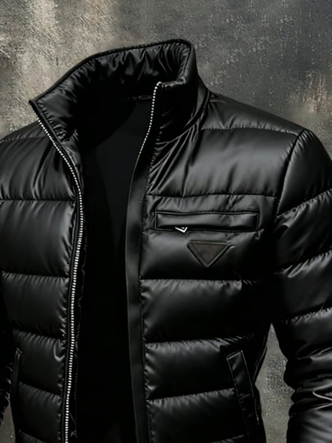 Ragnar kurtka outdoor retro prezentowana na modelu, pełny widok