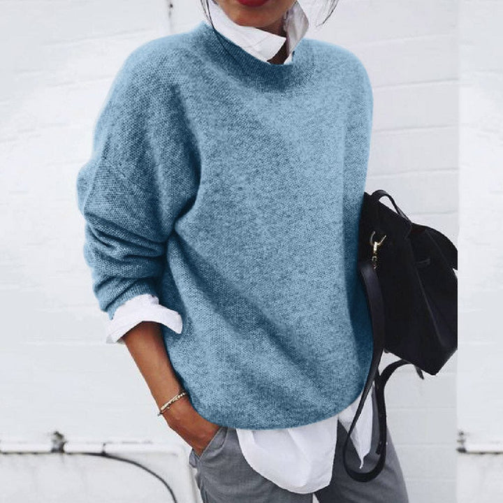 Sweter kaszmirowy prezentowany na modelu, pełen wygląd