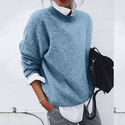 Sweter kaszmirowy prezentowany na modelu, pełen wygląd