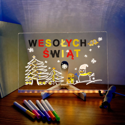 Tablica LED GlowCraft ze stojakiem, zestawem zmywalnych markerów i kablem USB na białym tle