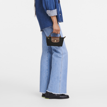 Longchamp Élan Mini Bag — widok z boku pokazujący kompaktowe wymiary.