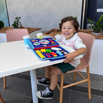 Zabawka Montessori dla dzieci z różnorodnymi aktywnościami manualnymi