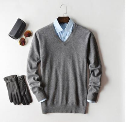 Sweter kaszmir męski z dekoltem okrągłym w eleganckiej stylizacji biznesowej
