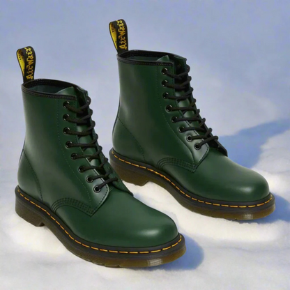 Buty Martens w codziennym użyciu, widok na podeszwę i profil