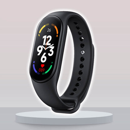 Dziecięcy zegarek fitness GPS w czerwonym kolorze pokazujący ekran główny