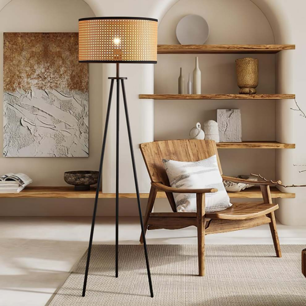 Artystyczna lampa podłogowa w stylu boho z zakrzywioną ramą