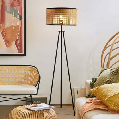 Artystyczna lampa podłogowa w stylu boho z zakrzywioną ramą