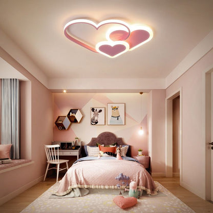 Jasna delikatna lampa sufitowa LED ze stylowymi sercami, gwiazdami i chmurami