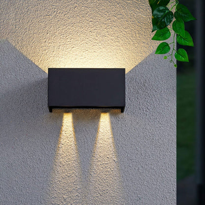 Jasna energooszczędna lampa LED zewnętrzna