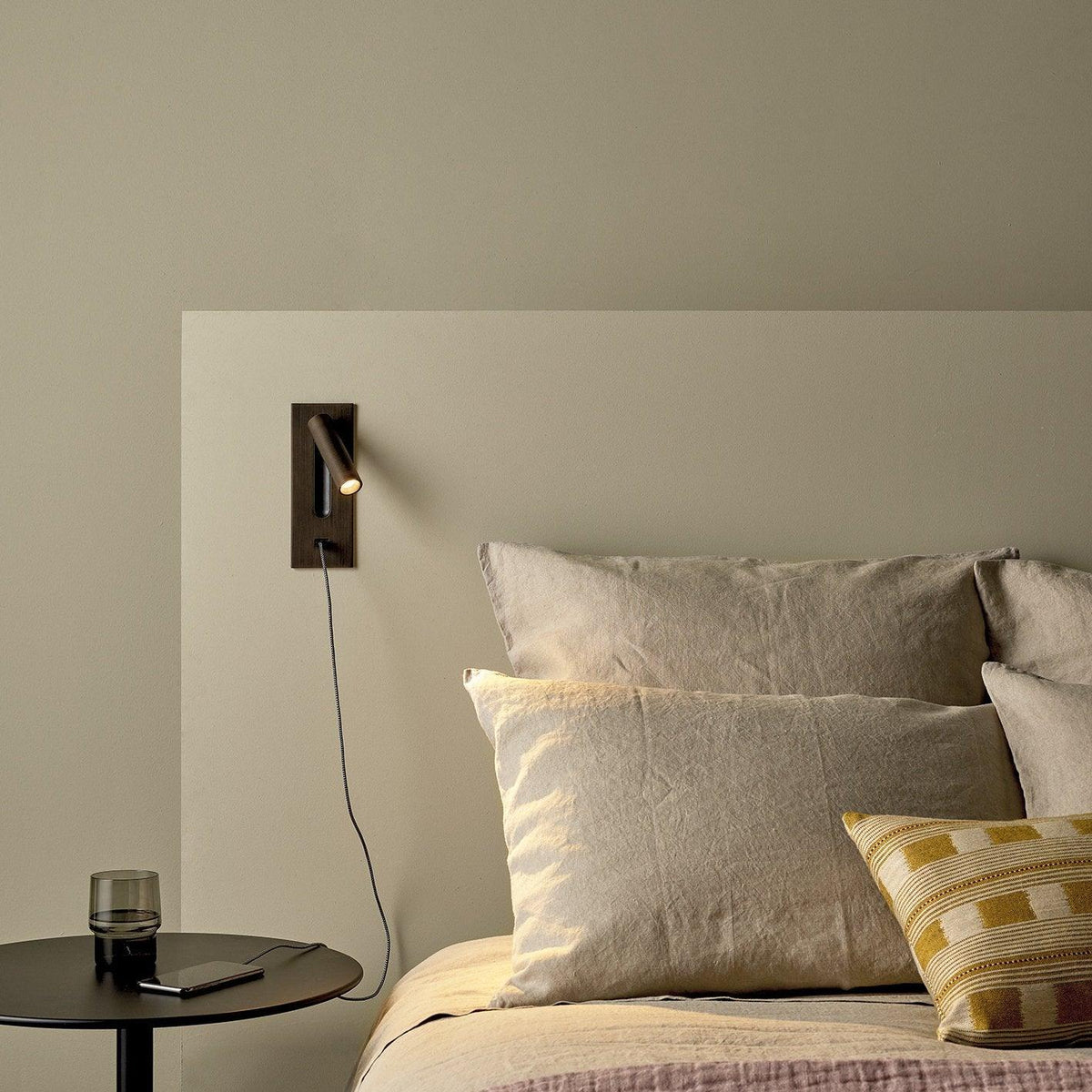 Lampa do czytania naścienna z wbudowanym oświetleniem nocnym LED