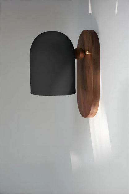 Lampa Ścienna Wabi-Sabi z Orzecha – Przytulność i Styl