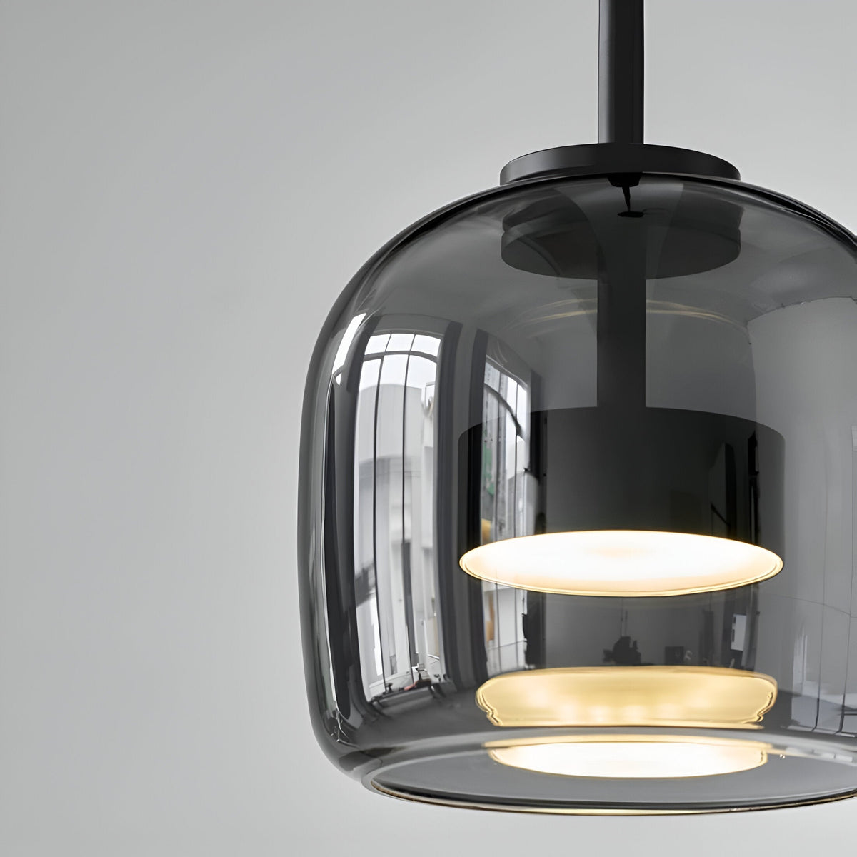 Lampa sufitowa w stylu retro z potrójnym kloszem szklanym i regulowanym oświetleniem LED