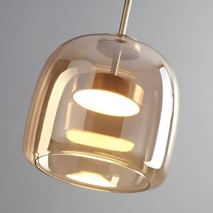 Lampa sufitowa w stylu retro z potrójnym kloszem szklanym i regulowanym oświetleniem LED