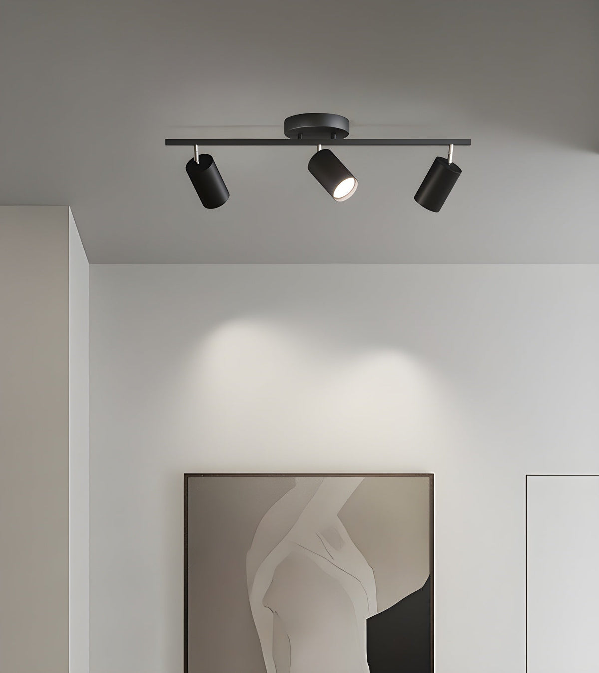 Lampa sufitowa z wieloma głowicami i regulowanymi reflektorami LED