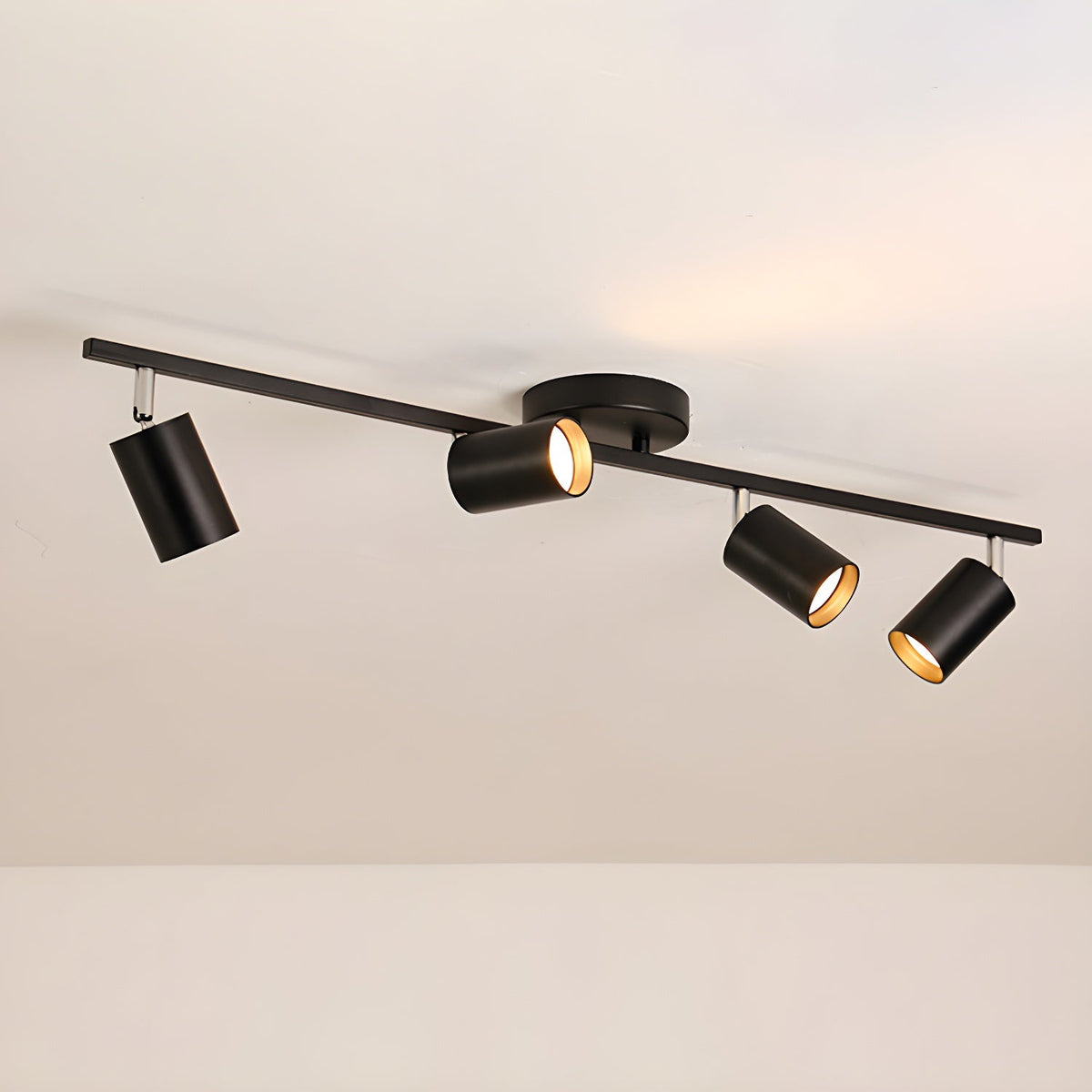 Lampa sufitowa z wieloma głowicami i regulowanymi reflektorami LED