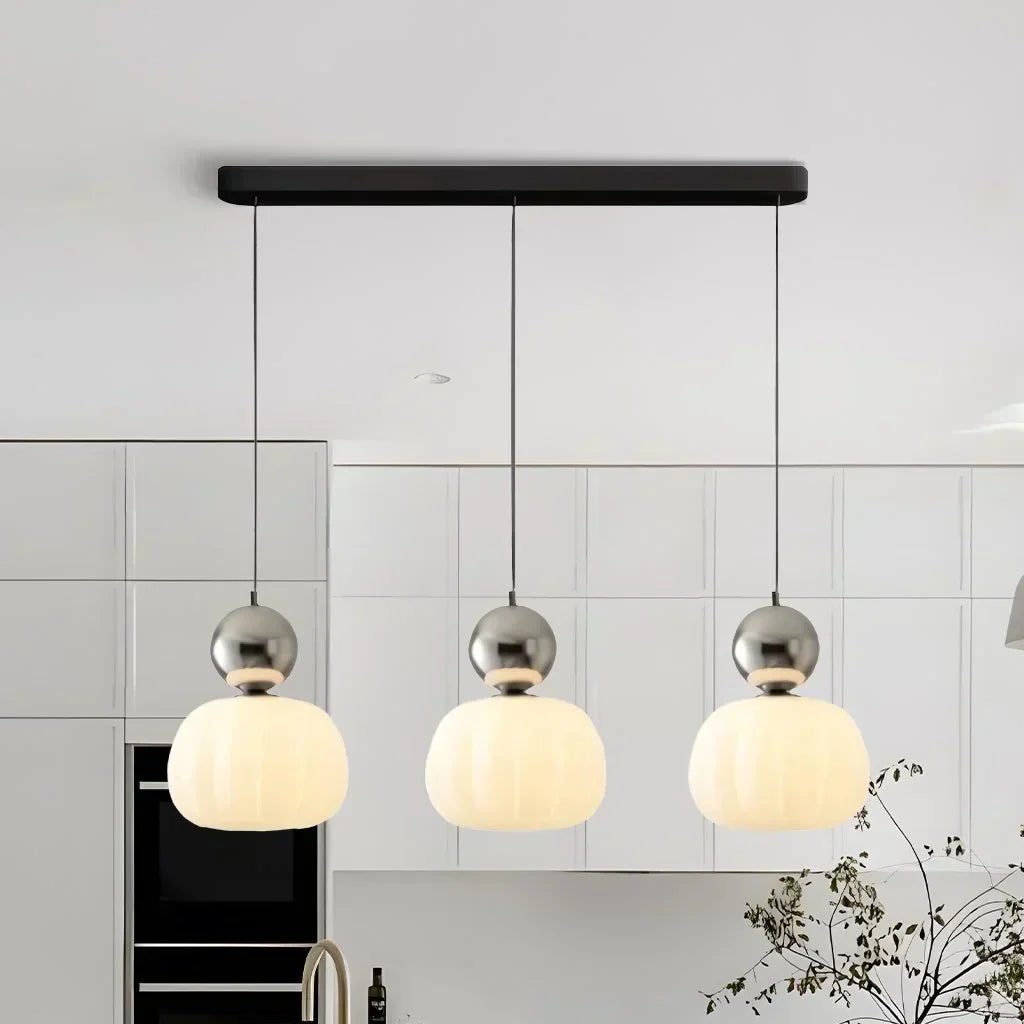 Lampa Wisząca Art Deco z Złotym Akcentem i Szklanym Kloszem