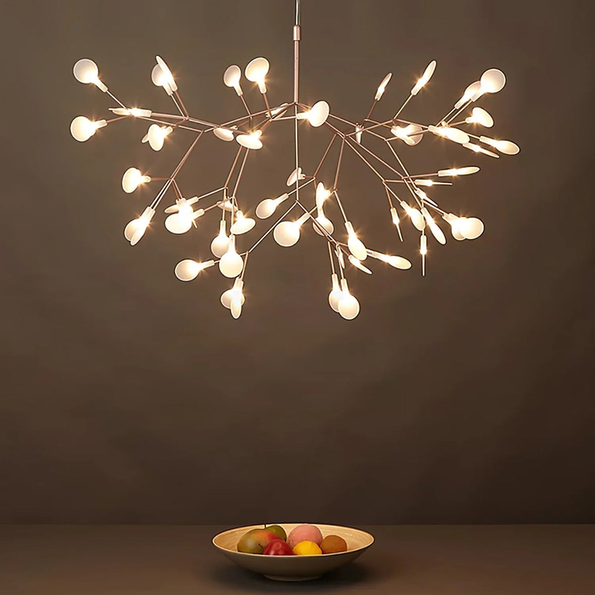 Lampy sufitowe w stylu Firefly – nowoczesny żyrandol typu Sputnik