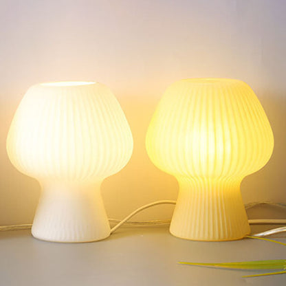 Minimalistyczna lampka nocna w kształcie grzybka