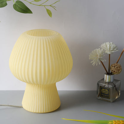 Minimalistyczna lampka nocna w kształcie grzybka