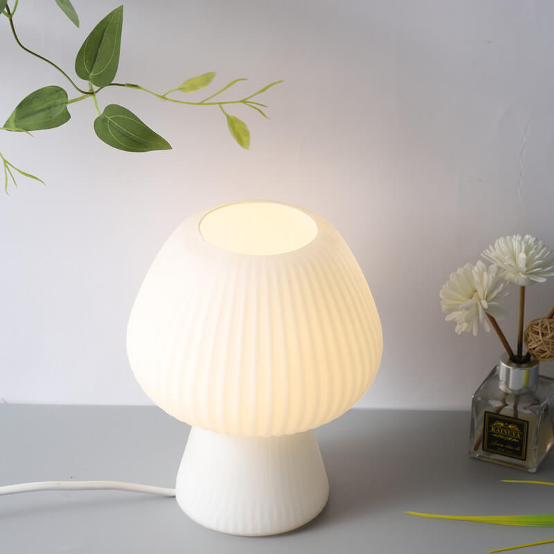 Minimalistyczna lampka nocna w kształcie grzybka