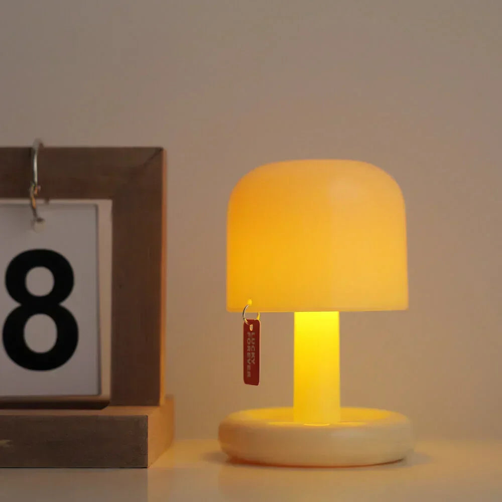 Nowoczesna lampka stołowa do sypialni minimalistyczny kształt grzybka
