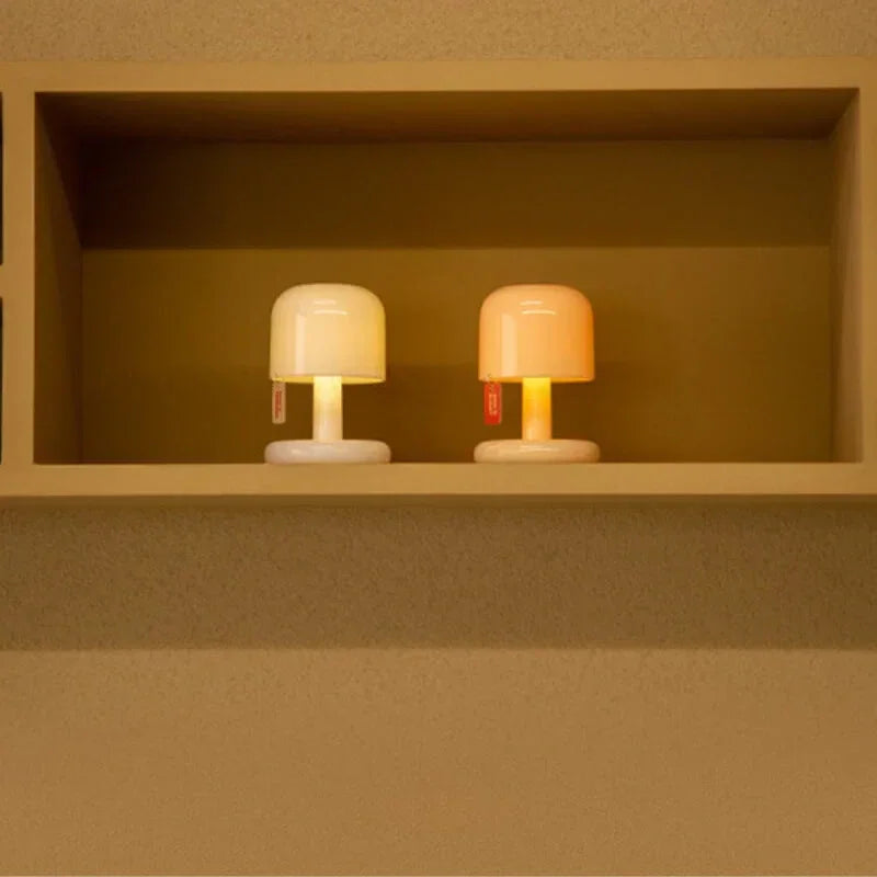 Nowoczesna lampka stołowa do sypialni minimalistyczny kształt grzybka