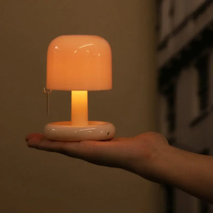 Nowoczesna lampka stołowa do sypialni minimalistyczny kształt grzybka