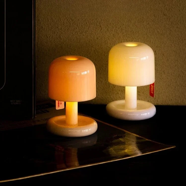 Nowoczesna lampka stołowa do sypialni minimalistyczny kształt grzybka