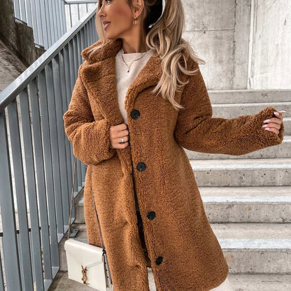 Płaszcz teddy damski długi oversize - zapięcie na guziki