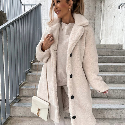 Płaszcz teddy damski długi oversize - zapięcie na guziki
