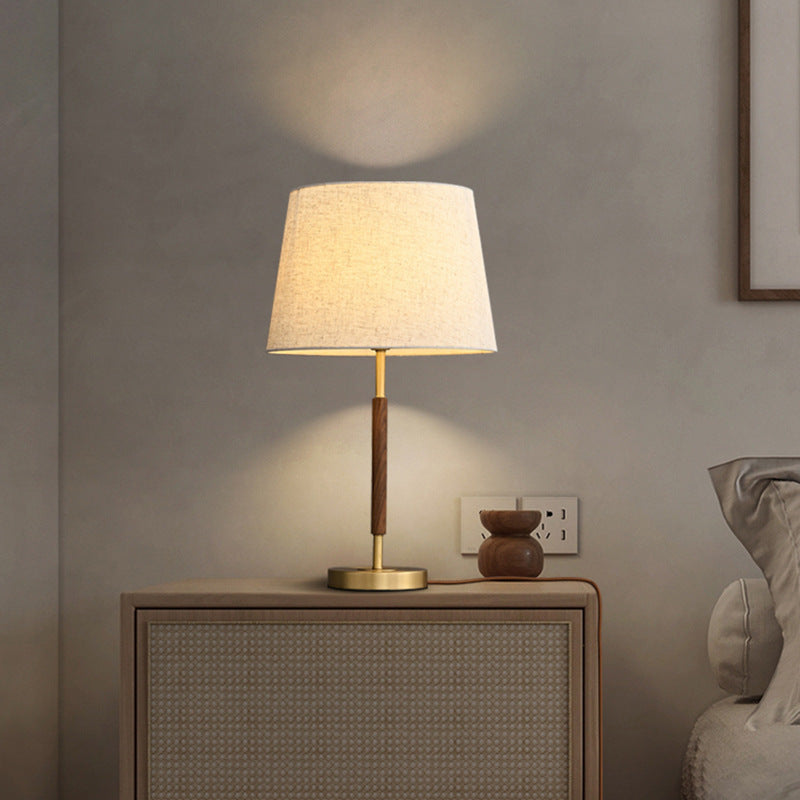 Retro Mosiężna Lampka Nocna Walcowa – Stwórz Przytulną Atmosferę