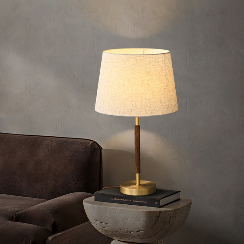 Retro Mosiężna Lampka Nocna Walcowa – Stwórz Przytulną Atmosferę