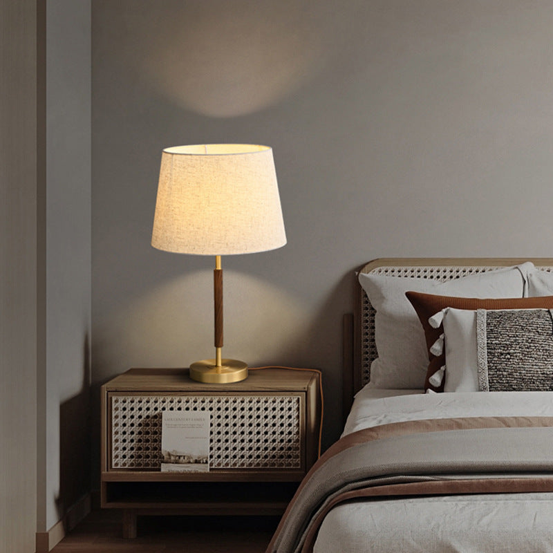 Retro Mosiężna Lampka Nocna Walcowa – Stwórz Przytulną Atmosferę