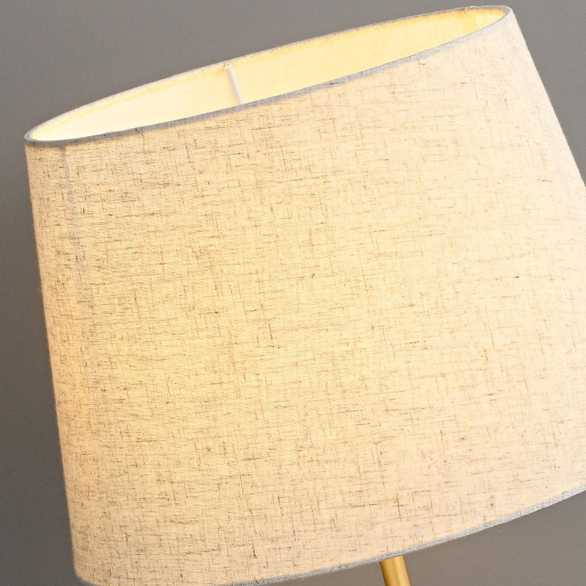 Retro Mosiężna Lampka Nocna Walcowa – Stwórz Przytulną Atmosferę