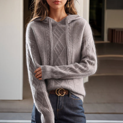 Sweter damski warkoczowy z kapturem - ściągany sznurkiem