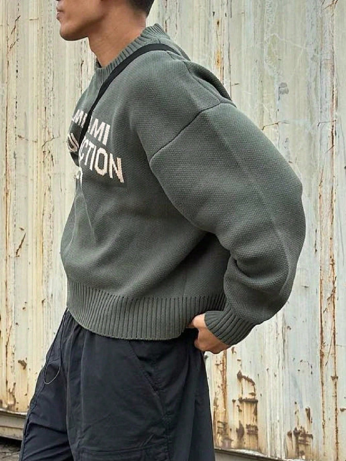Sweter męski dzianinowy oversize z okrągłym dekoltem